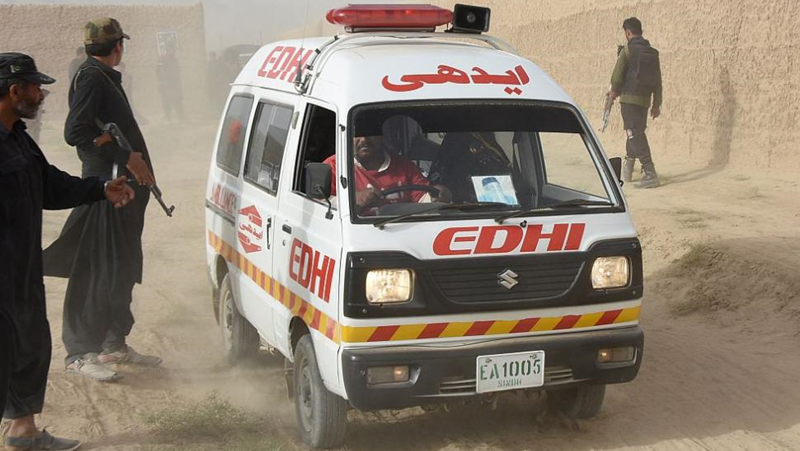 Самоубийствен атентат в Пакистан и още един взрив убиха най-малко 57