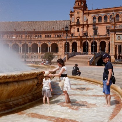 Времето е необичайно горещо в Испания и Португалия На места