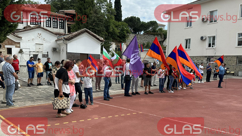 Арменската общност в Пловдив излезе на протест СНИМКИ