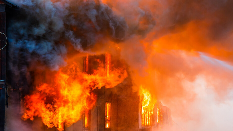 Психично болна жена запали къщата на майка си във Врачанско,
