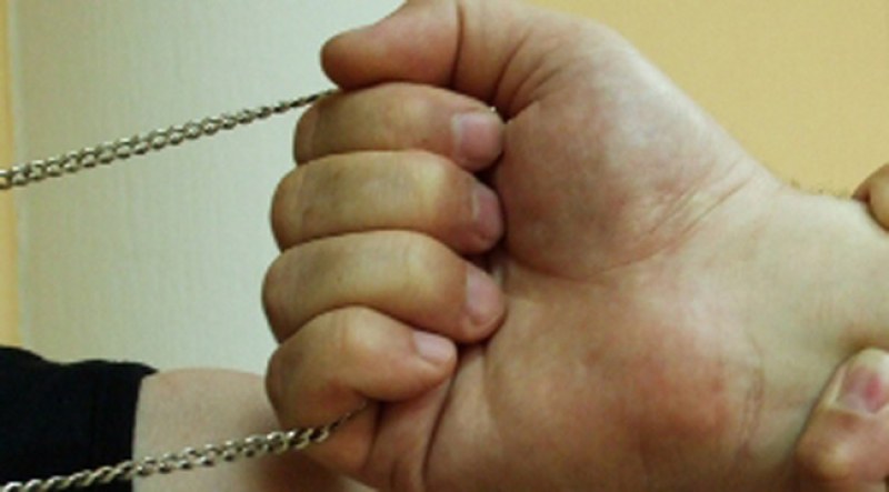 Крадец открадна златно синджирче от 6-годишно дете в Сливен, съобщиха