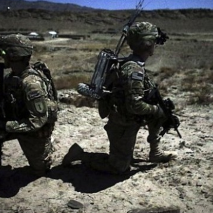 Двама американски войници загинаха а 12 пострадаха след като военен