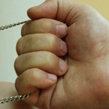 Крадец открадна златно синджирче от 6 годишно дете в Сливен съобщиха