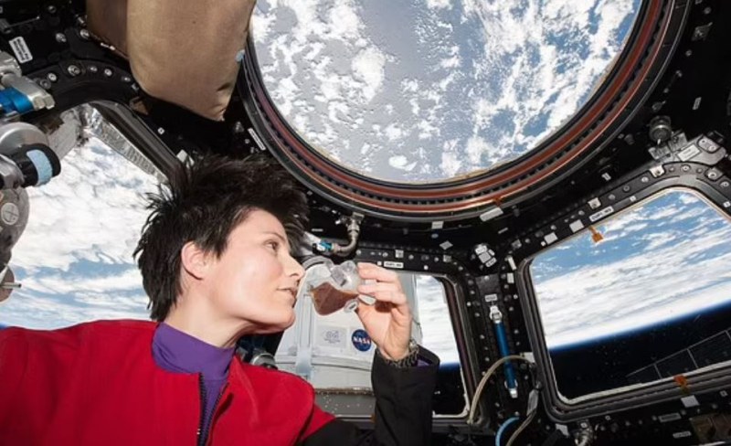 Астронавти показаха как се пие кафе в Космоса ВИДЕО+СНИМКИ