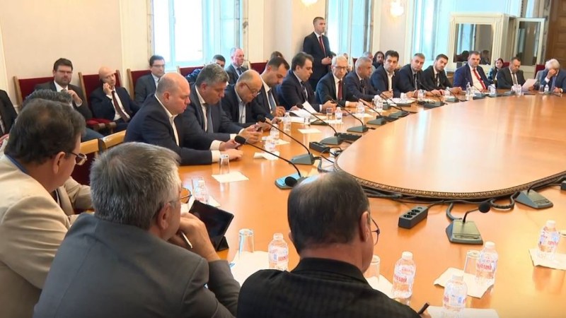 Разпространиха целия запис от преговорите с енергетиците ВИДЕО