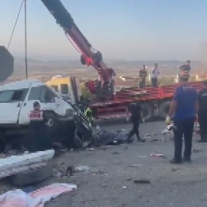 Камион помете коли, има 5 жертви и много ранени ВИДЕО