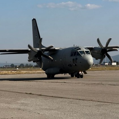 Военният самолет Спартан е докарал в София трима или четирима