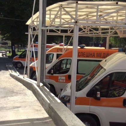 Дербито в София: Футболен фен е в болница след престрелка с ракети