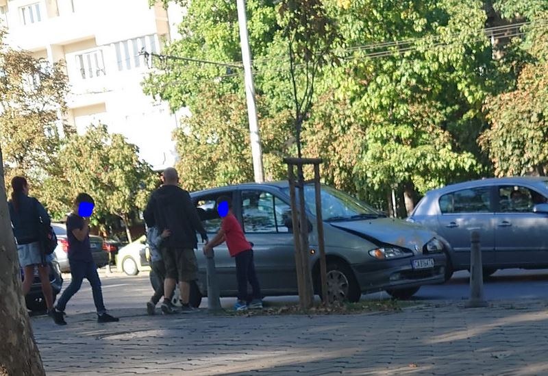 Верижна катастрофа в София, има щети СНИМКИ