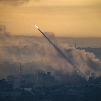 Израелската армия заяви днес че е подложила на артилерийски обстрел
