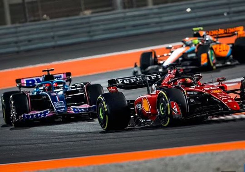Брутална жега: Пилот от F1 повърна в каската си