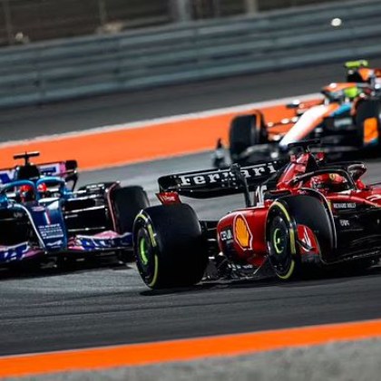 Брутална жега: Пилот от F1 повърна в каската си