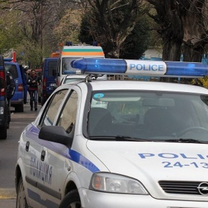 Полицай от Казанлък е откаран по спешност в болницата в