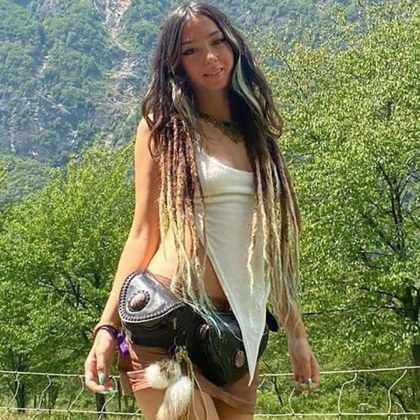 „Счупиха й крака, заплюха я в лицето