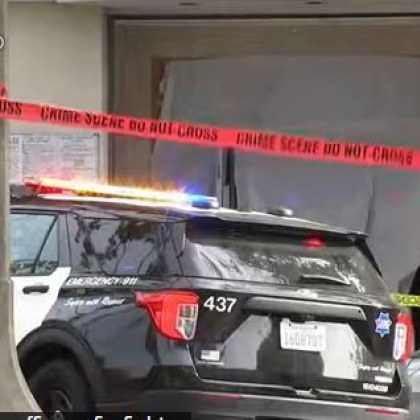 Кола се е забила в сградата на китайското консулство в