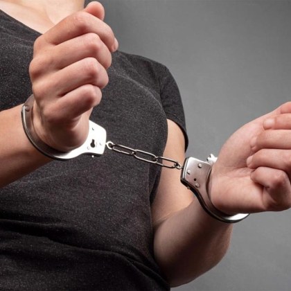 Задържаха 21 годишна жена от Благоевград за измама с парични средства