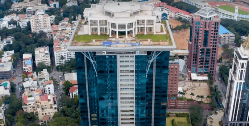 Милиардер построи огромно имение на покрива на небостъргач, но... още не е влязъл вътре СНИМКИ