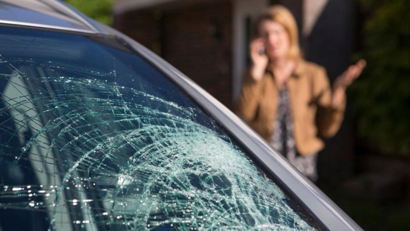 Криминално проявен хвърли камък по кола в Пловдив
