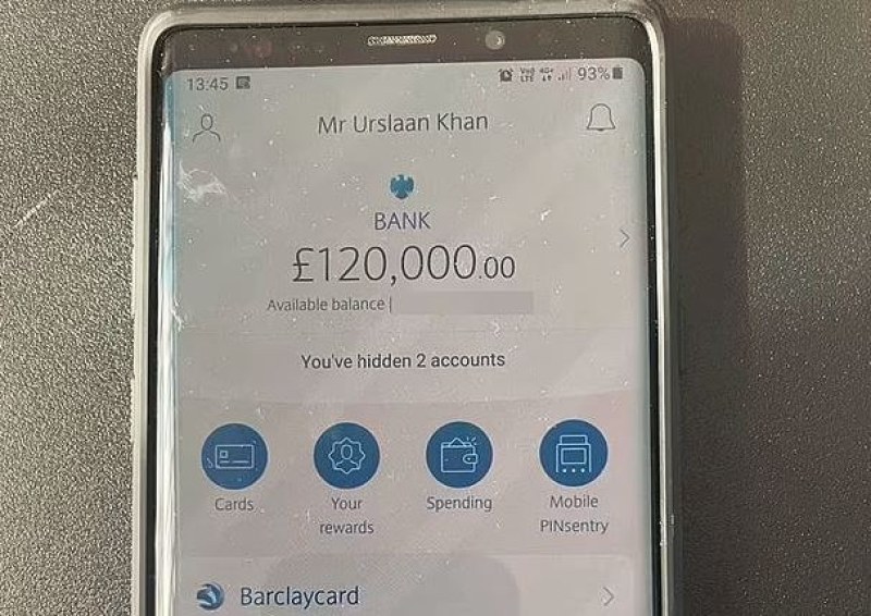 Мъж получи £122 000 в сметката си погрешка - от банката му казали да ги задържи