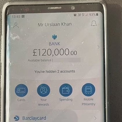 Мъж получи £122 000 в сметката си погрешка - от банката му казали да ги задържи