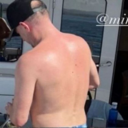 Модел на еротично бельо забърка политик в грандиозен скандал