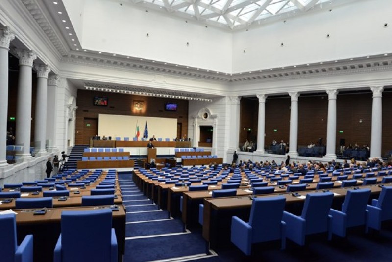 Депутатите обсъждат вота на недоверие срещу правителството