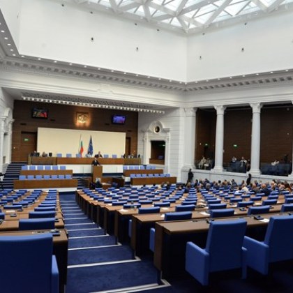 Народното събрание се събира на извънредно заседание Депутатите разискват вота