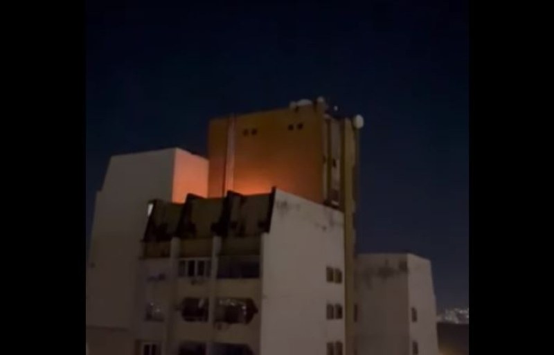 Светлини на покрива на блок в София. Огън ли гори? ВИДЕО