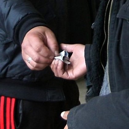 53 годишен мъж е задържан за участие в схема за купуване