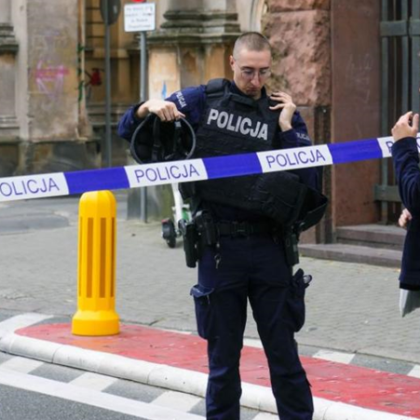 Психолози от полската полиция успяха да убедят мъжа качил се