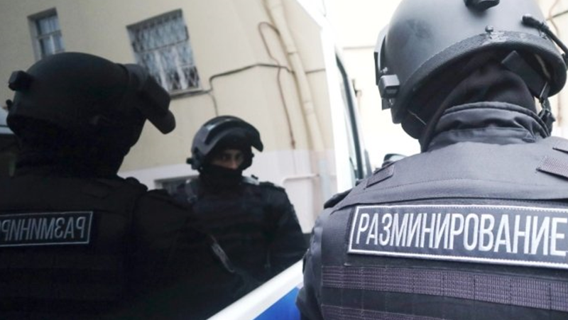Тийнейджъри в Руската федерация заплашиха да взривят 20 училища и кметството на Санкт Петербург
