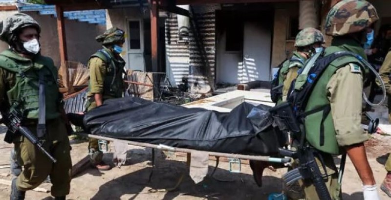 Екипи от израелски военни съдебномедицински експерти са изследвали телата на
