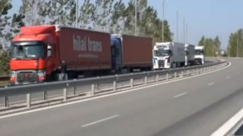 Километрична колона от камиони във Видин