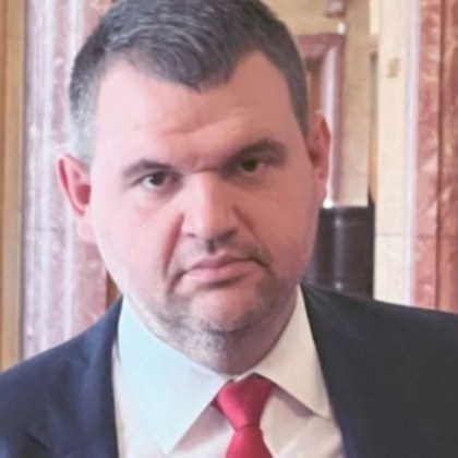 Делян Пеевски стана съпредседател на парламентарната група на ДПС Досега