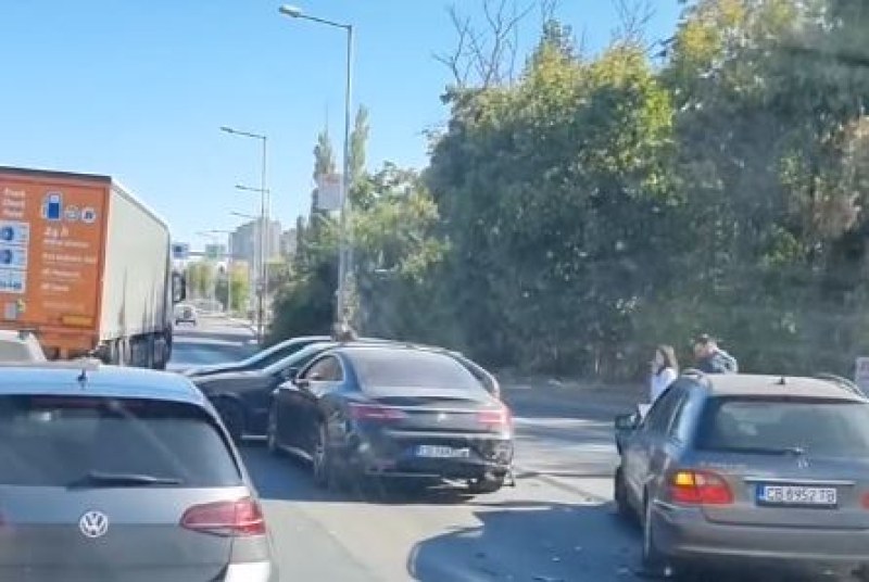 Верижна катастрофа в София СНИМКИ