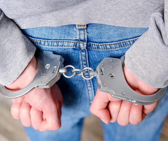 Арестуваха мъж за серия от кражби и вандалски прояви