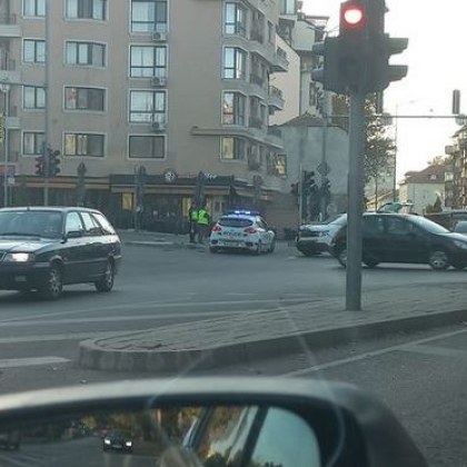 Две коли се блъснаха на възлово кръстовище в Пловдив