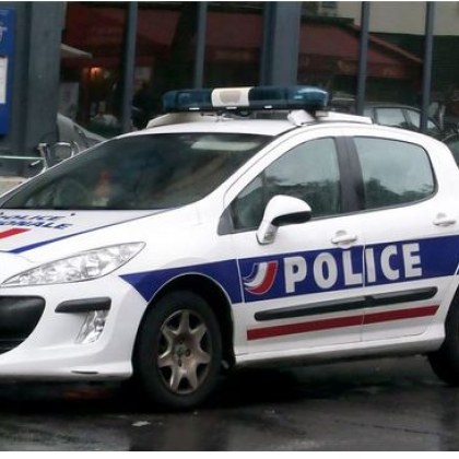 Полицията в южния френски град Кан арестува мъж опитал да