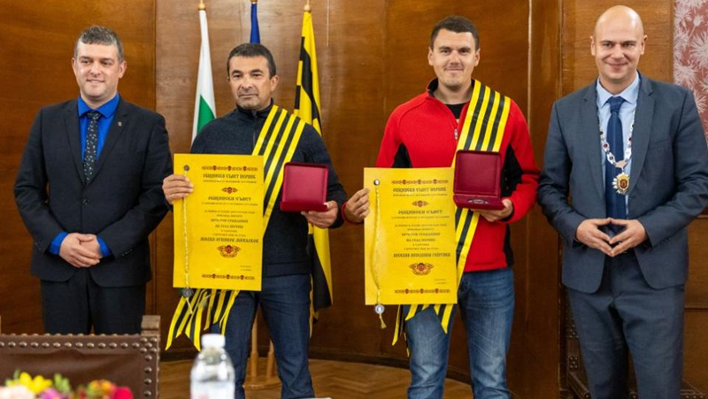 Спасителите на Сашко станаха почетни граждани на Перник