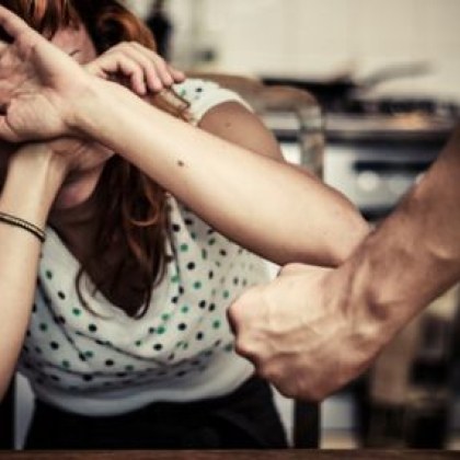 Вчера 41 годишен дупничанин е нападнал във фирмен офис 47 годишна служителка