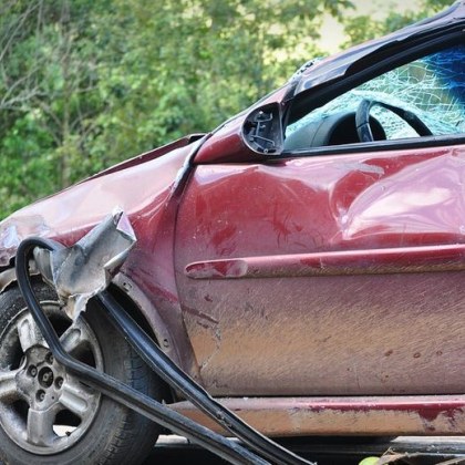 Шофьор се вряза в колата пред него, пострада 11-годишно дете