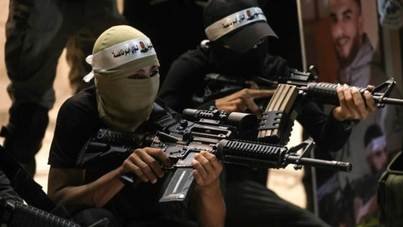 Израелското правителство разпространи първата снимка на освободените от Хамас двама заложници.