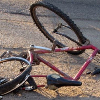 Пиян велосипедист е без сериозни наранявания след пътно произшествие в