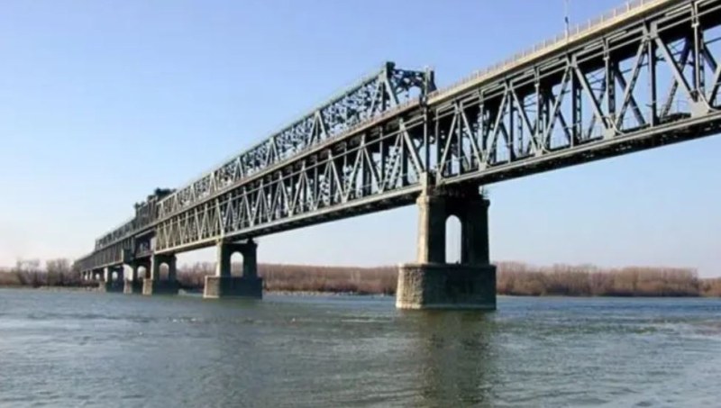 Критично ниски води в р. Дунав, спрян е фериботът при Оряхово