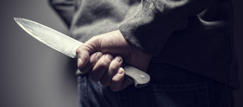  21-годишен жител на село Градина, Пловдивско, опрял нож във врата