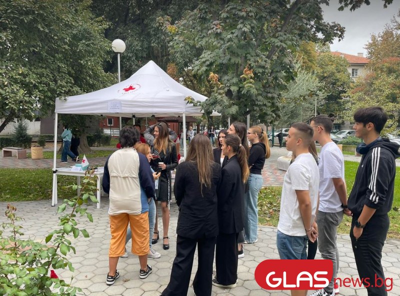 Пункт за набиране на доброволци отвориха на рождения ден на БЧК в Пловдив ВИДЕО+СНИМКИ