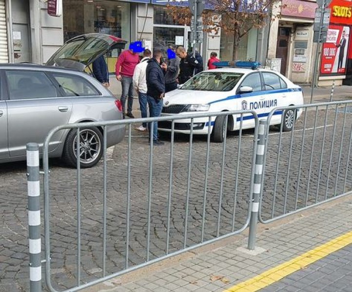 Грозен екшън в столицата.Полицаи разтървали биещи се водачи, твърди гражданин
