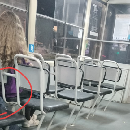 В трамвай № 20 заснеха мъж да опипва задните части на