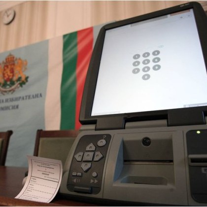 Машините за гласуване пристигнаха в Бургас около час след оповестяването