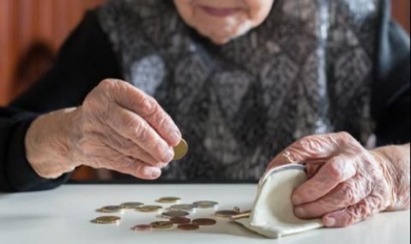 Не е нужно орязване на коледните добавки за пенсионерите